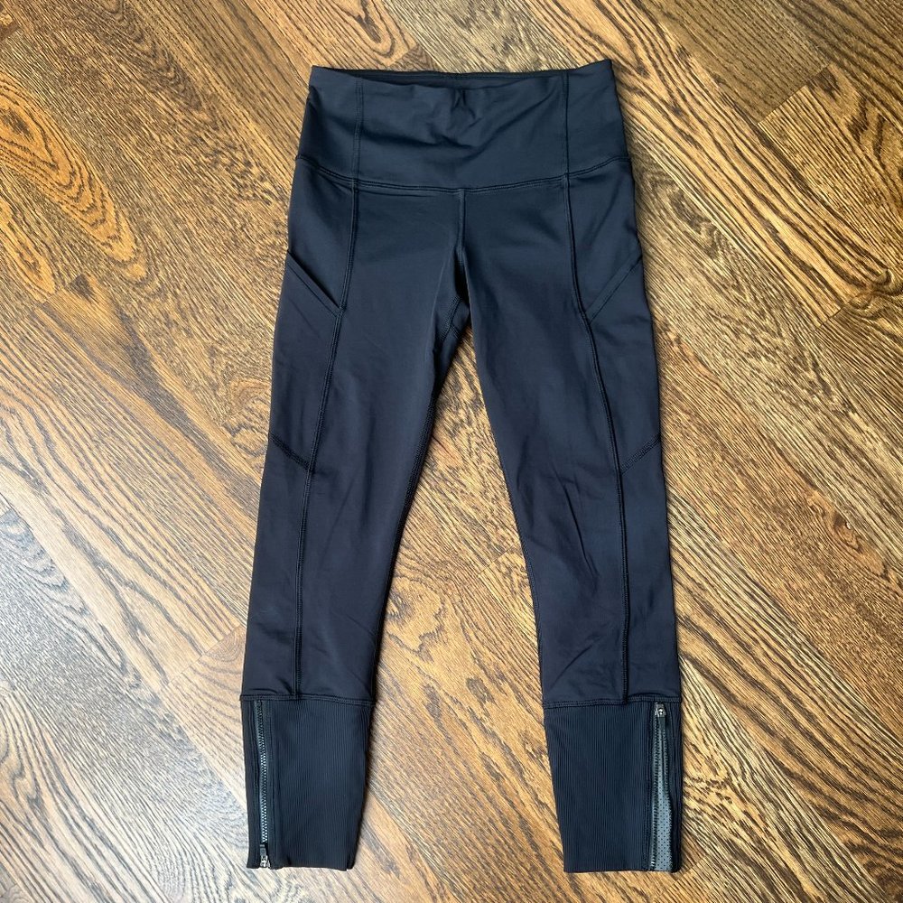 NWOT Size 4 Lululemon Black 3/4 Leggings w/ Ankle Zip